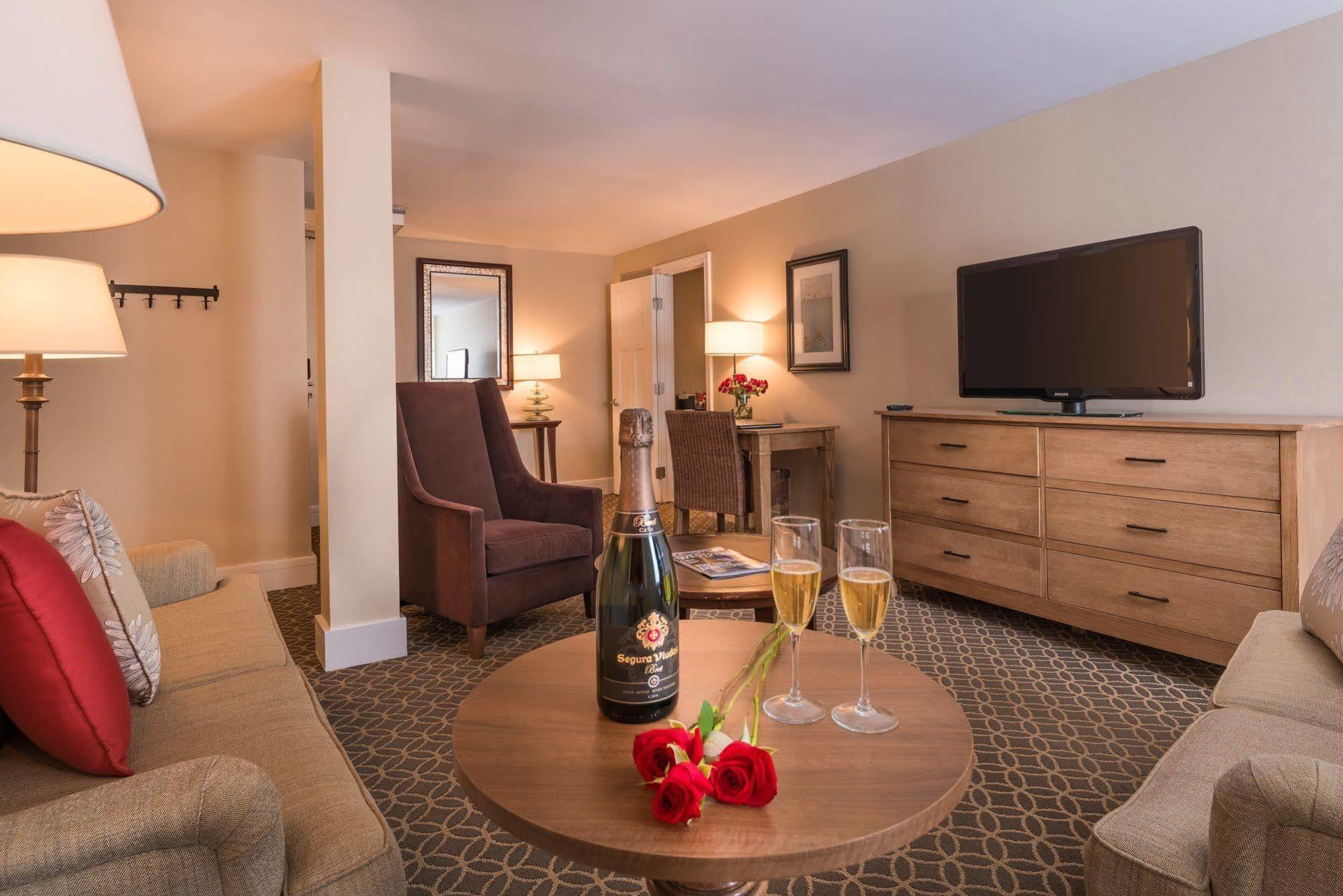 The Westport Inn, An Ascend Hotel Collection Member Exteriér fotografie